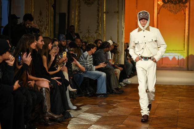 PFW - Austin Post Runway in Paris FA A model walks the runway for the Austin Post collection by American singer Post Malone as part of Paris Fashion Week in Paris, on September 1, 2025. Photo by Firas Abdullah ABACAPRESS.COM Paris Ile-de-France France  Copyright: xAbdullahxFiras ABACAx