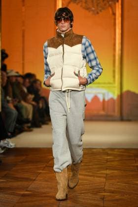 PFW - Austin Post Runway in Paris FA A model walks the runway for the Austin Post collection by American singer Post Malone as part of Paris Fashion Week in Paris, on September 1, 2025. Photo by Firas Abdullah ABACAPRESS.COM Paris Ile-de-France France  Copyright: xAbdullahxFiras ABACAx
