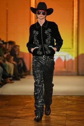 PFW - Austin Post Runway in Paris FA A model walks the runway for the Austin Post collection by American singer Post Malone as part of Paris Fashion Week in Paris, on September 1, 2025. Photo by Firas Abdullah ABACAPRESS.COM Paris Ile-de-France France  Copyright: xAbdullahxFiras ABACAx