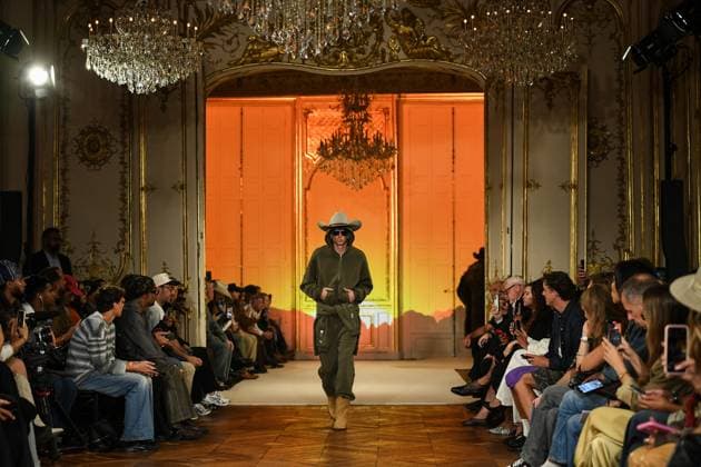 PFW - Austin Post Runway in Paris FA A model walks the runway for the Austin Post collection by American singer Post Malone as part of Paris Fashion Week in Paris, on September 1, 2025. Photo by Firas Abdullah ABACAPRESS.COM Paris Ile-de-France France  Copyright: xAbdullahxFiras ABACAx