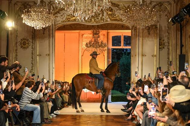 PFW - Austin Post Runway in Paris FA A model walks the runway for the Austin Post collection by American singer Post Malone as part of Paris Fashion Week in Paris, on September 1, 2025. Photo by Firas Abdullah ABACAPRESS.COM Paris Ile-de-France France  Copyright: xAbdullahxFiras ABACAx