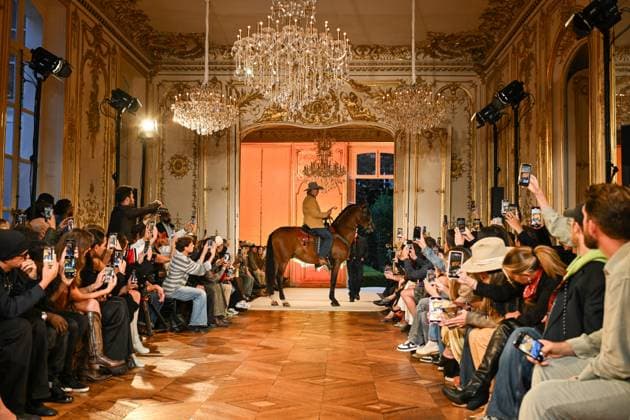 PFW - Austin Post Runway in Paris FA A model walks the runway for the Austin Post collection by American singer Post Malone as part of Paris Fashion Week in Paris, on September 1, 2025. Photo by Firas Abdullah ABACAPRESS.COM Paris Ile-de-France France  Copyright: xAbdullahxFiras ABACAx