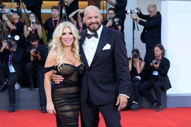Mark Kerr with wife Franci Alberding Kerr at the premiere of the feature film The Smashing Machine at the Biennale di Venezia 2025 82 Venice International Film Festival at the Palazzo del Cinema Venice, 01 09 2025 Foto:xA.xM.xTinghinox xFuturexImagex machine_5703