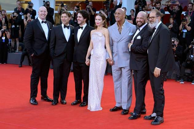 Hiram Garcia, David Koplan, Benny Safdie, Emily Blunt, Dwayne Johnson, Mark Kerr and Andrea Romeo at the premiere of the feature film The Smashing Machine at the Biennale di Venezia 2025 82 Venice International Film Festival at the Palazzo del Cinema Venice, 01 09 2025 Foto:xA.xM.xTinghinox xFuturexImagex machine_5752