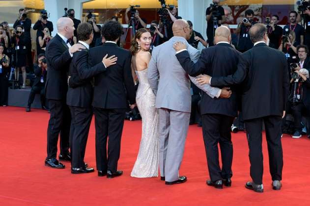 Hiram Garcia, David Koplan, Benny Safdie, Emily Blunt, Dwayne Johnson, Mark Kerr and Andrea Romeo at the premiere of the feature film The Smashing Machine at the Biennale di Venezia 2025 82 Venice International Film Festival at the Palazzo del Cinema Venice, 01 09 2025 Foto:xA.xM.xTinghinox xFuturexImagex machine_5754