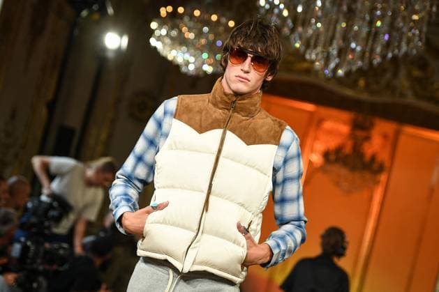 PFW - Austin Post Runway in Paris FA A model walks the runway for the Austin Post collection by American singer Post Malone as part of Paris Fashion Week in Paris, on September 1, 2025. Photo by Firas Abdullah ABACAPRESS.COM Paris Ile-de-France France  Copyright: xAbdullahxFiras ABACAx