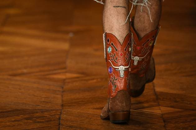 PFW - Austin Post Runway in Paris FA A model walks the runway for the Austin Post collection by American singer Post Malone as part of Paris Fashion Week in Paris, on September 1, 2025. Photo by Firas Abdullah ABACAPRESS.COM Paris Ile-de-France France  Copyright: xAbdullahxFiras ABACAx