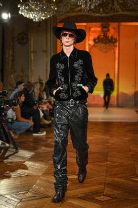 PFW - Austin Post Runway in Paris FA A model walks the runway for the Austin Post collection by American singer Post Malone as part of Paris Fashion Week in Paris, on September 1, 2025. Photo by Firas Abdullah ABACAPRESS.COM Paris Ile-de-France France  Copyright: xAbdullahxFiras ABACAx