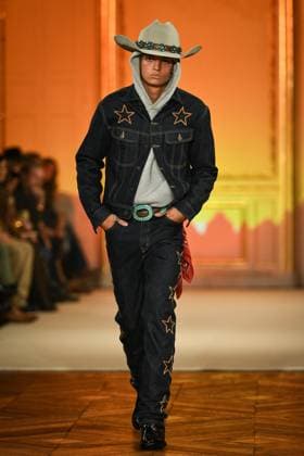 PFW - Austin Post Runway in Paris FA A model walks the runway for the Austin Post collection by American singer Post Malone as part of Paris Fashion Week in Paris, on September 1, 2025. Photo by Firas Abdullah ABACAPRESS.COM Paris Ile-de-France France  Copyright: xAbdullahxFiras ABACAx