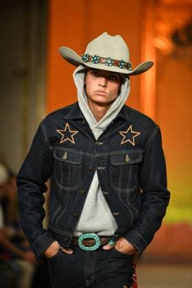 PFW - Austin Post Runway in Paris FA A model walks the runway for the Austin Post collection by American singer Post Malone as part of Paris Fashion Week in Paris, on September 1, 2025. Photo by Firas Abdullah ABACAPRESS.COM Paris Ile-de-France France  Copyright: xAbdullahxFiras ABACAx