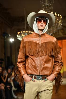 PFW - Austin Post Runway in Paris FA A model walks the runway for the Austin Post collection by American singer Post Malone as part of Paris Fashion Week in Paris, on September 1, 2025. Photo by Firas Abdullah ABACAPRESS.COM Paris Ile-de-France France  Copyright: xAbdullahxFiras ABACAx