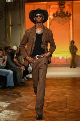 PFW - Austin Post Runway in Paris FA A model walks the runway for the Austin Post collection by American singer Post Malone as part of Paris Fashion Week in Paris, on September 1, 2025. Photo by Firas Abdullah ABACAPRESS.COM Paris Ile-de-France France  Copyright: xAbdullahxFiras ABACAx