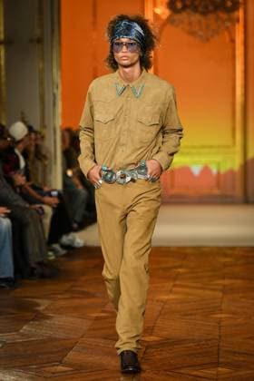 PFW - Austin Post Runway in Paris FA A model walks the runway for the Austin Post collection by American singer Post Malone as part of Paris Fashion Week in Paris, on September 1, 2025. Photo by Firas Abdullah ABACAPRESS.COM Paris Ile-de-France France  Copyright: xAbdullahxFiras ABACAx