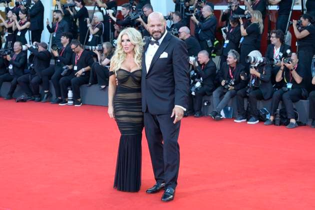The Smashing machine red carpet in Italy - 01 Sept 2025 Mark Kerr and wife attend the red carpet of the film The smashing machine at 82 Venice Film Festival at Palazzo del cinema. Venice Lido Italy Copyright: xMarioxCartellix xSOPAxImagesx _DSC5068