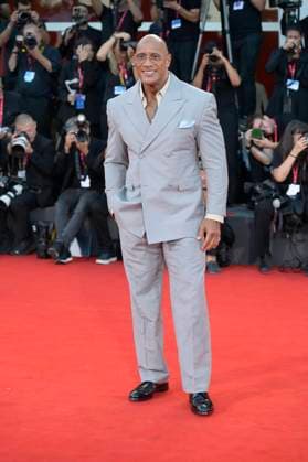 The Smashing machine red carpet in Italy - 01 Sept 2025 Dwayne Johnson attends the red carpet of the film The smashing machine at 82 Venice Film Festival at Palazzo del cinema. Venice Lido Italy Copyright: xMarioxCartellix xSOPAxImagesx _DSC5149