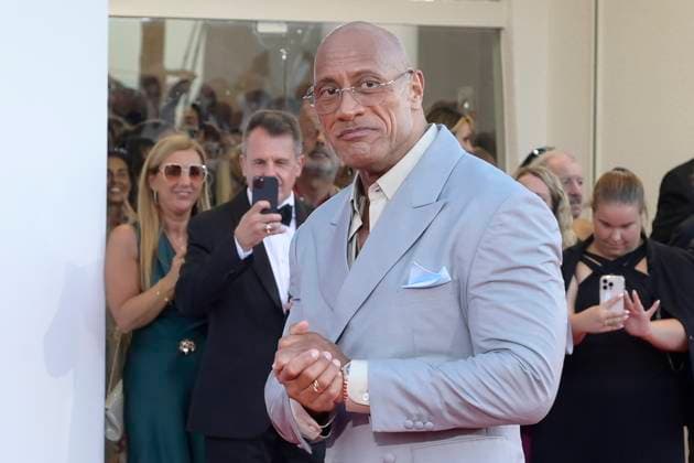 The Smashing machine red carpet in Italy - 01 Sept 2025 Dwayne Johnson attends the red carpet of the film The smashing machine at 82 Venice Film Festival at Palazzo del cinema. Venice Lido Italy Copyright: xMarioxCartellix xSOPAxImagesx _DSC5194