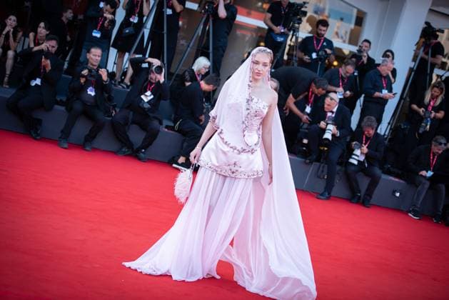 The Smashing Machine red carpet during the 82nd Venice International Film Festival - 01 Sept 2025 Caroline Maria Derpienski attends The Smashing Machine red carpet during the 82nd Venice International Film Festival. Venice Italy Copyright: xLoredanaxSangiulianox xSOPAxImagesx LSangiuliano-2652