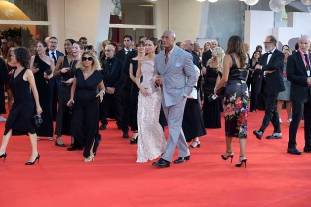 The Smashing machine red carpet in Italy - 01 Sept 2025 Emily Blunt (L) and Dwayne Johnson (R) attend at the red carpet of the film The smashing machine at 82 Venice Film Festival at Palazzo del cinema. Venice Lido Italy Copyright: xMarioxCartellix xSOPAxImagesx _DSC5227