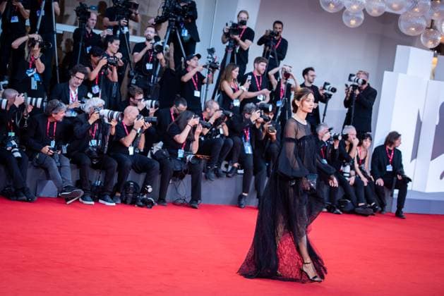 The Smashing Machine red carpet during the 82nd Venice International Film Festival - 01 Sept 2025 A guest attends The Smashing Machine red carpet during the 82nd Venice International Film Festival. Venice Italy Copyright: xLoredanaxSangiulianox xSOPAxImagesx LSangiuliano-2857