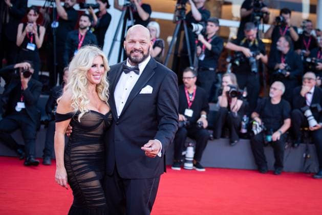 The Smashing Machine red carpet during the 82nd Venice International Film Festival - 01 Sept 2025 Mark Kerr and Franci Alberding Kerr attend The Smashing Machine red carpet during the 82nd Venice International Film Festival. Venice Italy Copyright: xLoredanaxSangiulianox xSOPAxImagesx LSangiuliano-2872