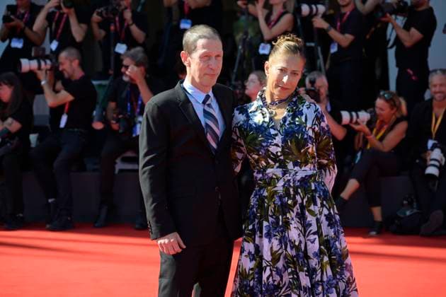 The testament of Ann Lee red carpet in Venice Lido - 01 Sept 2025 Tim Blake (l) and wife (r) attend the red carpet of film The testament of Ann Lee at 82 Venice Film Festival at Palazzo del cinema. Venice Lido Italy Copyright: xMarioxCartellix xSOPAxImagesx _DSC0455