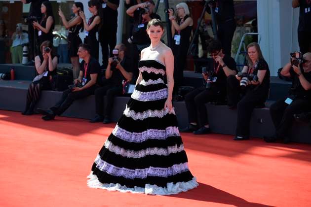 The testament of Ann Lee red carpet in Venice Lido - 01 Sept 2025 Thomasin McKenzie attends the red carpet of film The testament of Ann Lee at 82 Venice Film Festival at Palazzo del cinema. Venice Lido Italy Copyright: xMarioxCartellix xSOPAxImagesx _DSC0462(2)
