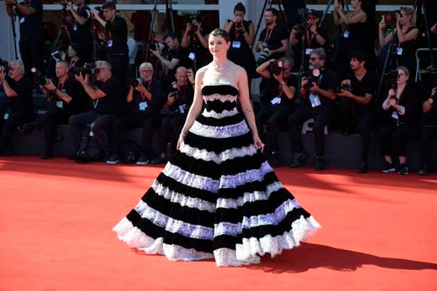 The testament of Ann Lee red carpet in Venice Lido - 01 Sept 2025 Thomasin McKenzie attends the red carpet of film The testament of Ann Lee at 82 Venice Film Festival at Palazzo del cinema. Venice Lido Italy Copyright: xMarioxCartellix xSOPAxImagesx _DSC0470