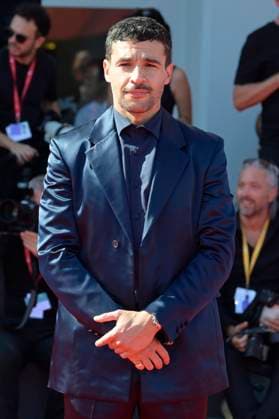 The testament of Ann Lee red carpet in Venice Lido - 01 Sept 2025 Chistopher Abbott attends the red carpet of film The testament of Ann Lee at 82 Venice Film Festival at Palazzo del cinema. Venice Lido Italy Copyright: xMarioxCartellix xSOPAxImagesx _DSC0615