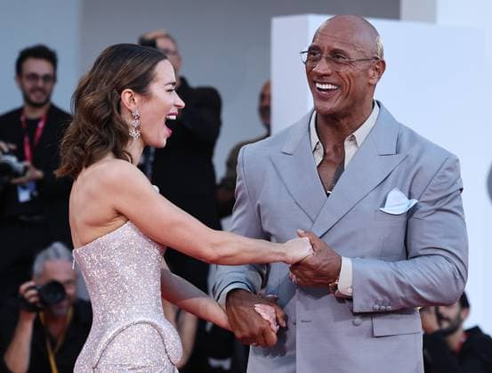 (250901) -- VENICE (ITALY), Sept. 1, 2025 -- Dwayne Johnson (R) and Emily Blunt are seen at the red carpet before the premiere of the film Smashing Machine during the 82nd Venice Film Festival in Venice, Italy, Sept. 1, 2025. ) ITALY-VENICE-FILM FESTIVAL-SMASHING MACHINE-PREMIERE LixJing 