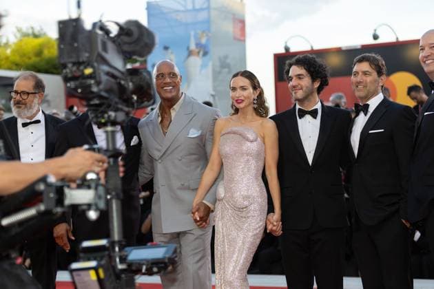 The Smashing Machine red carpet at Venice Film Festival VENICE, ITALY - SEPTEMBER 01: (L-R) Andrea Romeo, Mark Kerr, Dwayne Johnson, Emily Blunt, Benny Safdie, David Koplan and Hiram Garcia attend The Smashing Machine red carpet during the 82nd Venice International Film Festival on September 01, 2025 in Venice, Italy. CAP KA Kristina Afanasyeva Venice ITALY Copyright: xKristinaxAfanasyeva CapitalxPicturesx