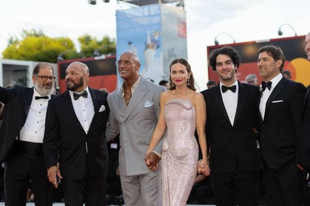 The Smashing Machine red carpet at Venice Film Festival VENICE, ITALY - SEPTEMBER 01: (L-R) Andrea Romeo, Mark Kerr, Dwayne Johnson, Emily Blunt, Benny Safdie, David Koplan attend The Smashing Machine red carpet during the 82nd Venice International Film Festival on September 01, 2025 in Venice, Italy. CAP KA Kristina Afanasyeva Venice ITALY Copyright: xKristinaxAfanasyeva CapitalxPicturesx