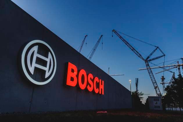 Cranes stand out in the evening light at the construction site of the new semiconductor factory of TSMC, Robert Bosch GmbH and Infineon Technologies in Dresden, 31 08 2025 Dresden Germany Copyright: xFlorianxGaertnerx