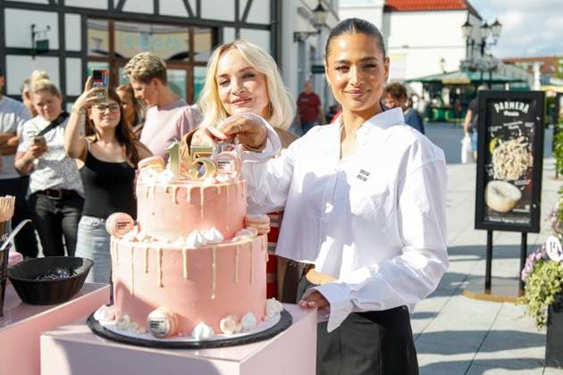 Bilder des Jahres 2025, Entertainment 09 September Entertainment Themen der Woche KW36 15 Jahre Designer Outlet Berlin Berlin, 30.8.2025 Amira Aly (Pocher) und Janin Ullmann bei 15 Jahre Designer Outlet Berlin in Wustermark BRANDENBURG *** 15 years Designer Outlet Berlin Berlin, 30 8 2025 Amira Aly Pocher and Janin Ullmann at 15 years Designer Outlet Berlin in Wustermark BRANDENBURG Copyright: xMatthiasxGränzdörferx