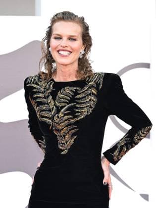 Venice, 82nd Venice International Film Festival 2025 - Evening 7 - Red carpet for the film A House of Dynamite. Pictured is Eva Herzigova.  Copyright: xSimonexComix xipa-agency.netx xPoolxPhotoxEventsx06x IPA_Agency_IPA63964778