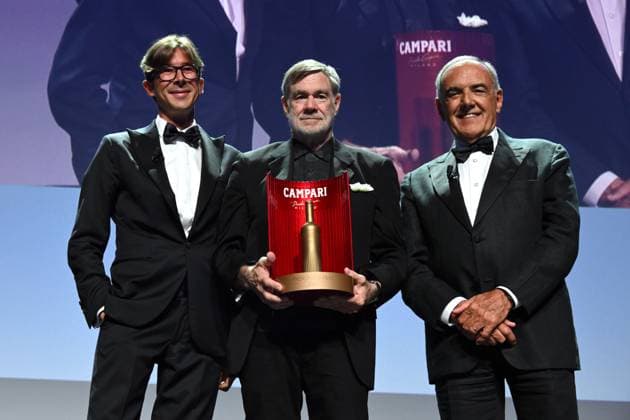 Venice, 82nd Venice International Film Festival 2025 - Evening 7 - Campari Passion for Film Award to Gus Van Sant. Pictured: Gus Van Sant, Alberto Ponchio, and Alberto Barbera  Copyright: xSimonexComi PoolxPhotoxEventsx06x xipa-agency.netx xSimonexComi PoolxPhotoxEventsx06x IPA_Agency_IPA63971831