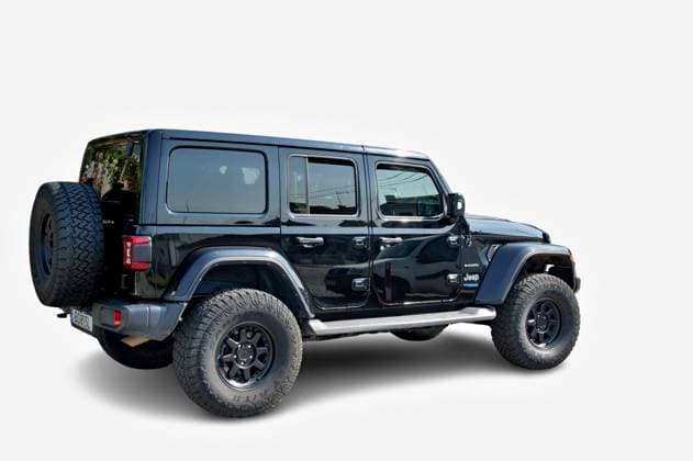 Schwarzer Jeep Wrangler Unlimited in der Seitenansicht Schwarzer Jeep Wrangler Unlimited in der Seitenansicht (License=RM) Copyright: xZoonar.com GamrothxJoergx 23927859