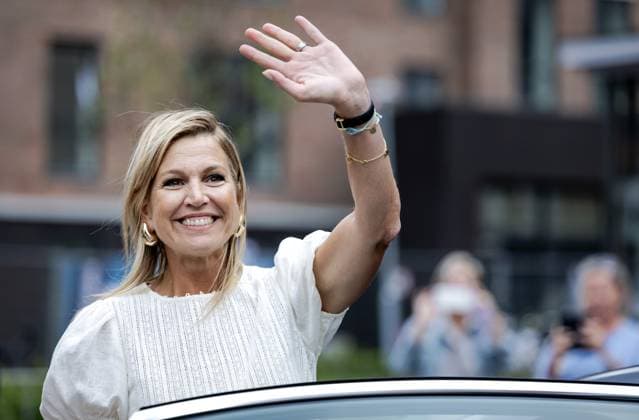 Entertainment Themen der Woche KW36 VEGHEL Queen Maxima departs after a working visit to the Kloosterkwartier (Monastery Quarter). This residential area was built on the site of the Franciscan Sisters Convent and the former Bernhoven hospital grounds. In addition to speaking with the sisters, the queen also speaks with residents of the neighborhood. ANP ROBIN VAN LONKHUIJSEN netherlands out - belgium out  Copyright: xx x534877685x originalFilename: 534877685.jpg