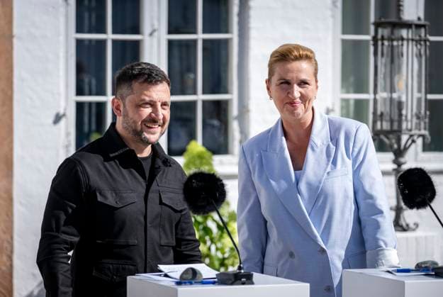 News Themen der Woche KW36 KÖPENHAMN 2025-09-03 Ukrainas president Volodymyr Zelenskyj och Danmarks statsminister Mette Frederiksen har gemensam doorstep pa Marienborg utanför Köpenhamn efter NB8-mötet pa onsdagen. KÖPENHAMN DANMARK x50090x *** PORT OF COLOGNE 2025 09 03 Ukrainian President Volodymyr Zelenskyj and Danish Prime Minister Mette Frederiksen have a joint doorstep at Marienborg outside Copenhagen after the NB8 meeting on Wednesday PORT OF COLOGNE DENMARK x50090x  Copyright: xJohanxNilssonx xTTx DOORSTEP KÖPENHAMN NB8 zNRbTftbA8M
