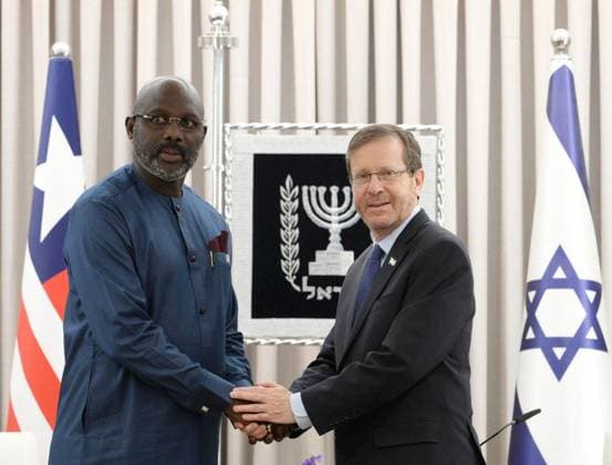 George Manneh Weah- Isaac Herzog meeting in Jerusalem JERUSALEM - JULY 04: (----EDITORIAL USE ONLY – MANDATORY CREDIT - GPO AMOS BEN GERSHOM HANDOUT - NO MARKETING NO ADVERTISING CAMPAIGNS - DISTRIBUTED AS A SERVICE TO CLIENTS----) Liberian President George Manneh Weah (L) meets with Israeli President Isaac Herzog (R) in West Jerusalem on July 04, 2023. Kudüs Palestinian Territory, Occupied. Editorial use only. Please get in touch for any other usage.  Copyright: x2025xAnadoluxAmosxBen-Gershomx(GPO)x