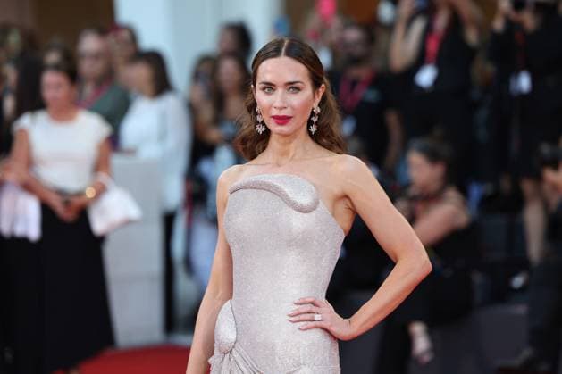 Bilder des Jahres 2025, Entertainment 09 September Entertainment Themen der Woche KW36 September 1, 2025, Venice, Veneto, Italy: The 82nd Venice Film Festival take place in Venice from August 27 to September 6, 2025. .Emily Blunt attend The Smashing Machine premiere red carpet Venice Italy - ZUMAt227 20250901_zip_t227_007 Copyright: xMarinaxTakimotox