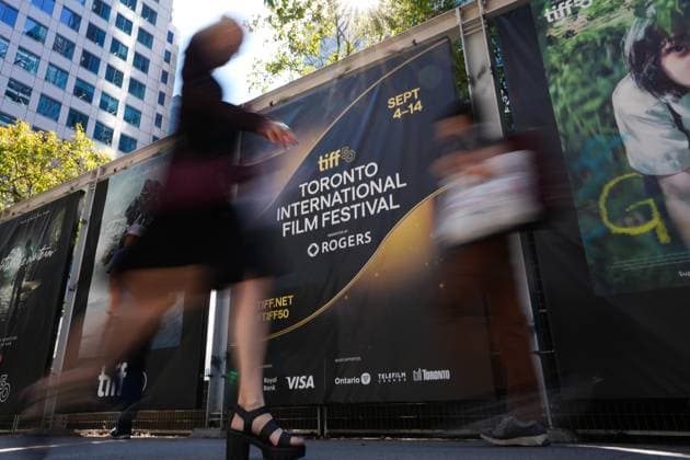 Entertainment Themen der Woche KW36 Ahead of Toronto International Film Festival TORONTO, CANADA - SEPTEMBER 3 : People walk past signs promoting the 2025 Toronto International Film Festival (TIFF) in Toronto, Canada on September 03, 2025. The 50th annual Toronto International Film Festival will be held from September 4-14, 2025. Mert Alper Dervis Anadolu Ontario Canada. Editorial use only. Please get in touch for any other usage.  Copyright: x2025xAnadoluxMertxAlperxDervisx
