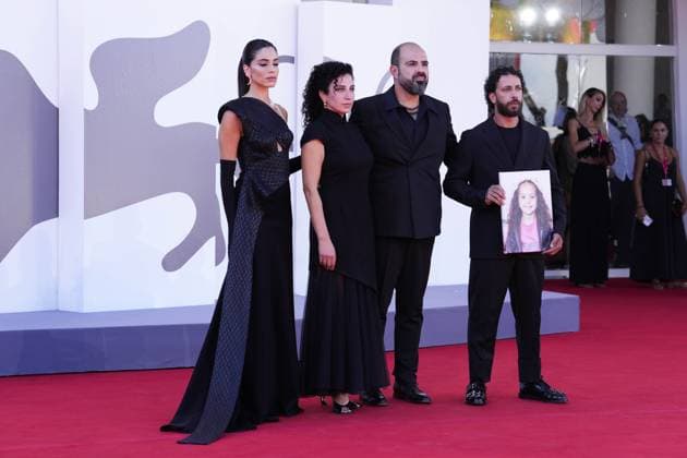 Photo IPP Daniele Cifala Venice 02 09 2025 The Voice Of Hind Rajab Red Carpet The 82nd Venice International Film Festival in the photo Actress Saja Kilani, actress Clara Khoury, Israeli actor Amer Hlehel and actor Motaz Malhees, pose with a portrait of late Palestinian girl Hind Rajab Italy Photo Press World Copyright