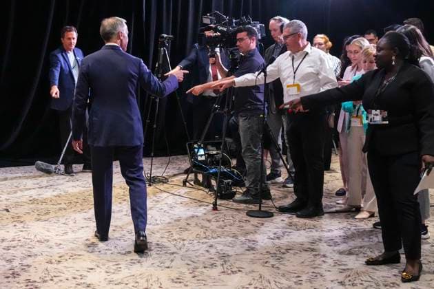 September 3, 2025, Toronto, On, CAN: Prime Minister Mark Carney arrives to scrum with the media at the Liberal Cabinet Retreat in Toronto, Wednesday, Sept. 3, 2025. Toronto CAN  - ZUMAc35_ 20250903_zaf_c35_019 Copyright: xChrisxYoungx