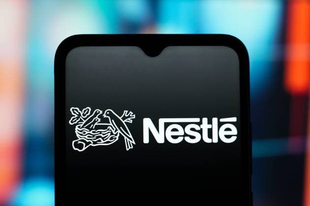Photo illustration in Canada - 03 Sep 2025 In this photo illustration, the Nestle logo is seen displayed on a smartphone screen. Canada Copyright: xThomasxFullerx xSOPAxImagesx TFSPI_03092025-0420