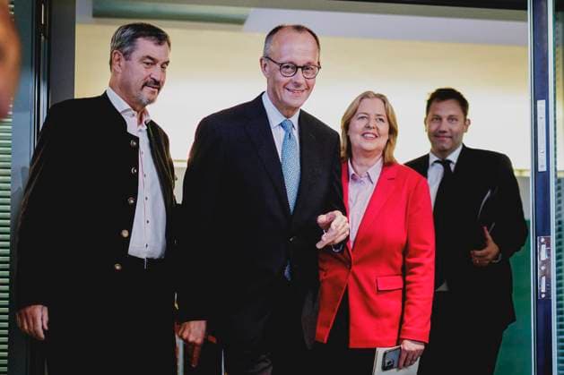 News Themen der Woche KW36 (L-R) Markus Soeder, Ministerpraesident von Bayern, Friedrich Merz (CDU), Bundeskanzler, Baerbel Bas (SPD), Bundesministerin fuer Arbeit und Soziales, und Lars Klingbeil, Bundesminister der Finanzen, aufgenommen im Rahmen einer Pressekonferenz nach der Sitzung vom Koalitionsausschuss in Berlin, 03.09.2025. Berlin Deutschland *** L R Markus Soeder, State Premier of Bavaria, Friedrich Merz CDU , Federal Chancellor, Baerbel Bas SPD , Federal Minister of Labor and Social Affairs, and Lars Klingbeil, Federal Minister of Finance, at a press conference after the meeting of the coalition committee in Berlin, 03 09 2025 Berlin Germany Copyright: xFlorianxGaertnerx