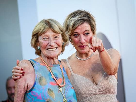 Bilder des Jahres 2025, Entertainment 09 September Entertainment Themen der Woche KW36 Venice, 82nd Venice International Film Festival 2025 - Evening 8 - Red Carpet for the film Duse - Pictured: Valeria Bruni Tedeschi with her mother Marisa Borini  Copyright: xManuelexMangiarottix xipa-agency.netx xPoolxPhotoxEventsx06x IPA_Agency_IPA64050764