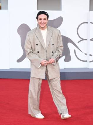 Venice, Italy: Venice, 82nd Venice International Film Festival 2025 - Evening 8. Red Carpet for the film Duse. Pictured: Edoardo Sorgente Venice Italy  - ZUMAp169 20250903_zea_p169_1418 Copyright: xSimonexComix
