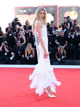 Venice, Italy: Venice, 82nd Venice International Film Festival 2025 - Evening 8 - Red Carpet for the film Duse Pictured: Stella Maxwell Venice Italy  - ZUMAp169 20250903_zea_p169_1438 Copyright: xAlbertoxTerenghi PoolxxEvenx