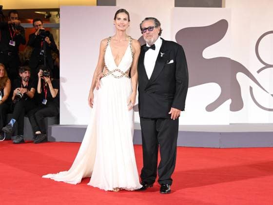 Venice, 82nd Venice International Film Festival 2025 - evening 8. Red Carpet of the film In The Hand Of Dante In the photo Julian Schnabel, Louise Kugelberg  Copyright: xSimonexComix xipa-agency.netx xPoolxPhotoxEventsx06x IPA_Agency_IPA64053862