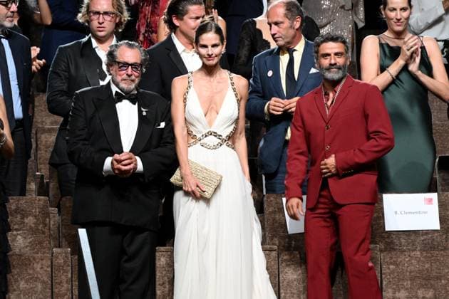 Venice,82nd Venice International Film Festival 2025, - Evening 7 - Cartier Glory To The Filmmaker Award 2025 Ceremony - Julian Schnabel. Pictured Julian Schnabel, Louise Kugelberg and Oscar Isaac  Copyright: xSimonexComi PoolxPhotoxEventsx06x xipa-agency.netx xSimonexComi PoolxPhotoxEventsx06x IPA_Agency_IPA64054620